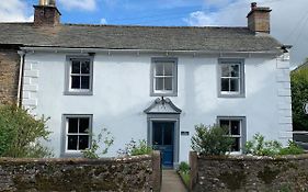 Stunning 4-Bed Grade II House In The Lake District